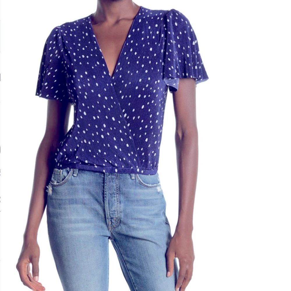Small Astr the label short sleeved navy blue with white plisse top like new - Picture 2 of 2